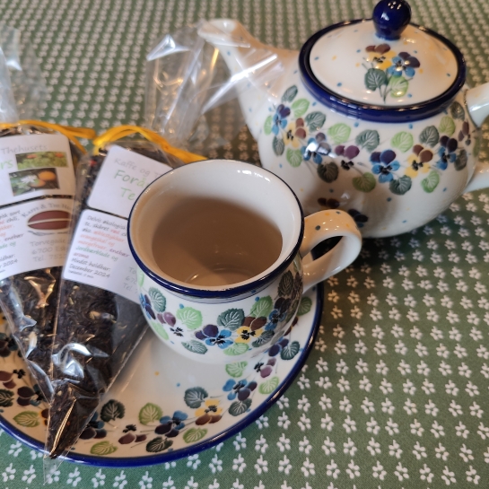 Kaffe og Thehusets Forårs te og Polsk håndlavet keramik 😍